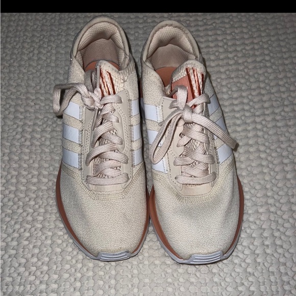 Adidas women's swift run sneakers size 6.5 - worn 1x - Picture 2 of 6